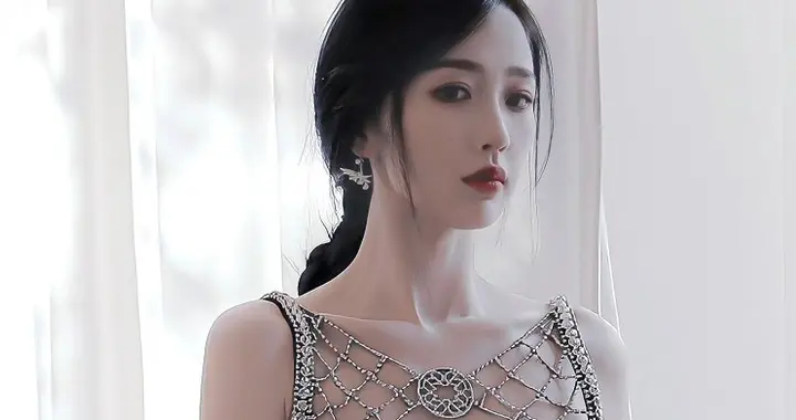 虞书欣性感抹胸大长腿