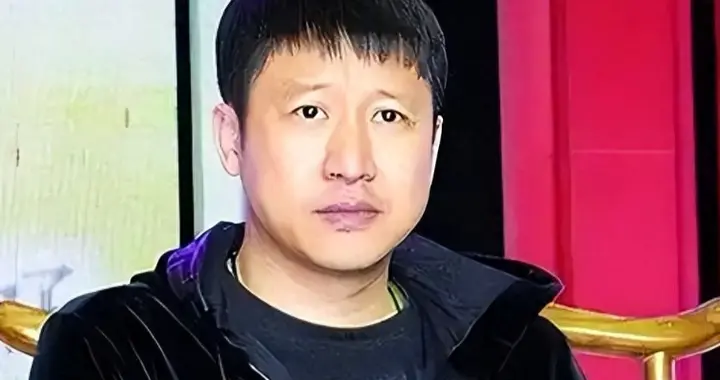 国家一级演员张国强：因穷被前妻抛弃，后娶郭京飞前任，现很幸福