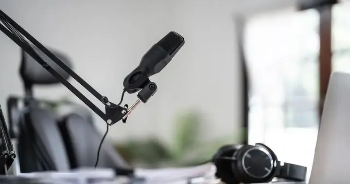 女子5个月给男主播打赏42万生活困难. 法院拒赔引争议？