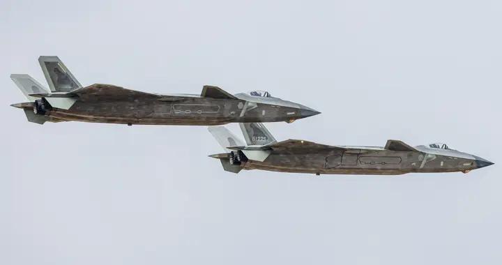 美媒语出惊人：F-22才是最强五代机，一个独门绝技压倒歼-20