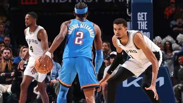 篮球评论365：本赛季MVP将从2个人中