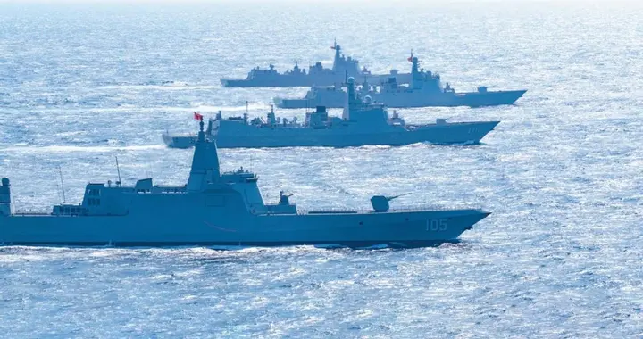 解放军百艘战舰陈兵第一岛链，和平统一的底气，必须是压倒性武力