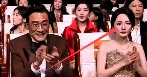 得不到奖就黑脸、摸王骁手强行肢体接触，没分寸感的她别去百花了