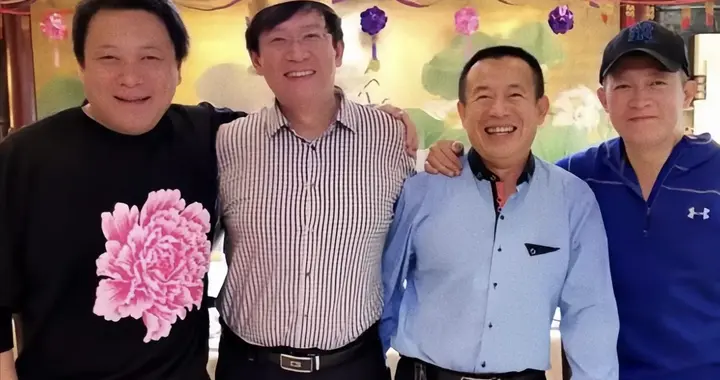 杨志刚的爽文人生：大哥是医学博士，二哥是大老板，三哥是大导演