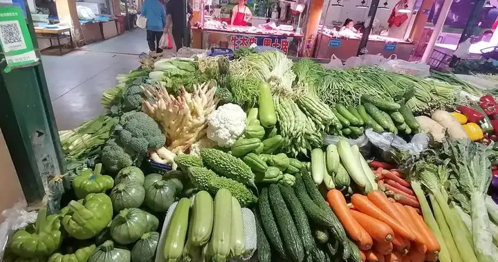 菠菜大量上市！医生反复强调：肝不好的人吃菠菜，牢记这几点！