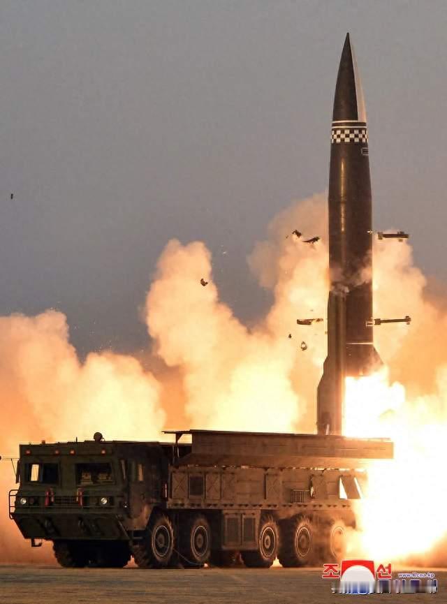 8月20日基辅遭狂轰，20分钟内15枚俄朝导弹落下，爱国者彻底哑火