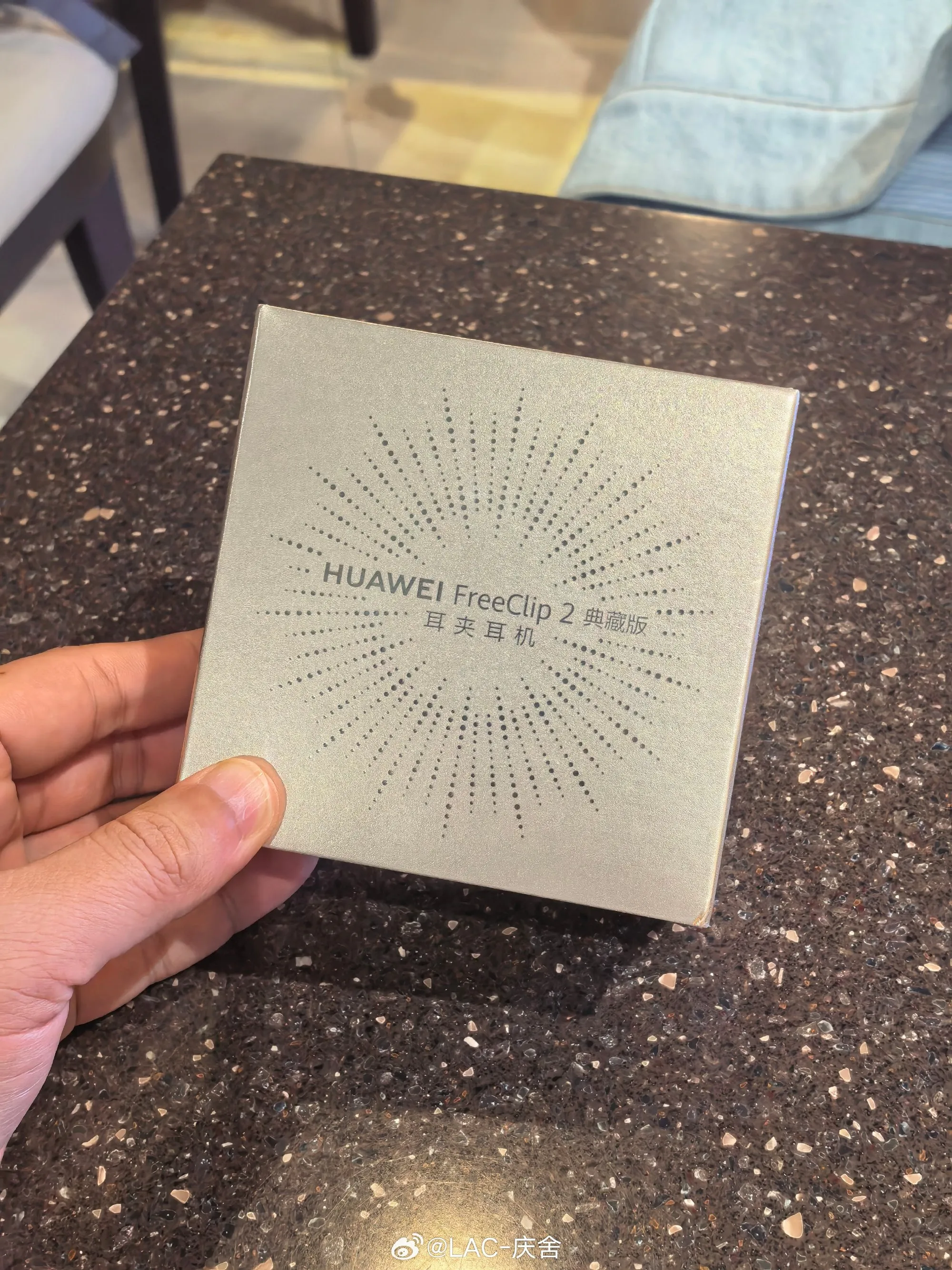 华为FreeClip刚参加活动发了一个 【关注+转发】7天后抽一个粉丝...
