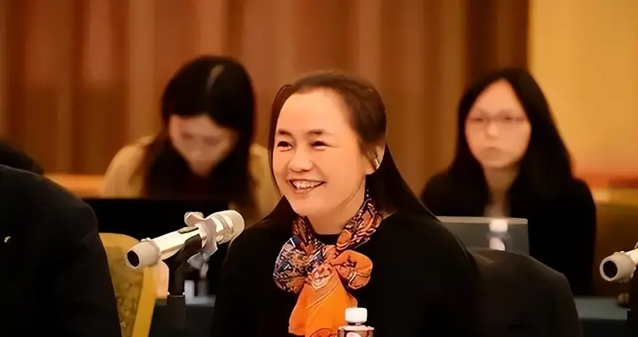 又一中国女首富崛起，以7000亿超越华为成最大民企，她钱哪来的？