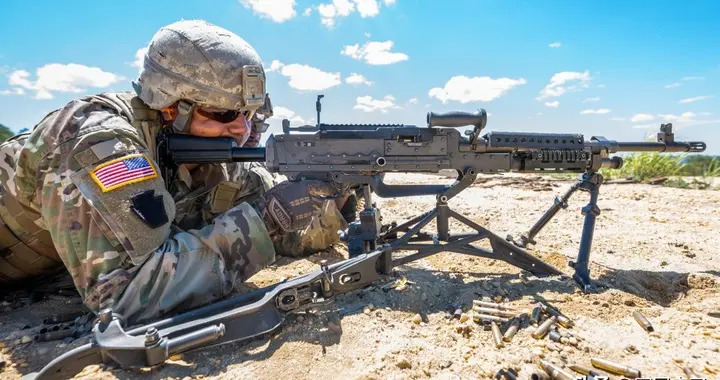 北约通用机枪之王：M240，凭硬核实力称霸美军火力支援线