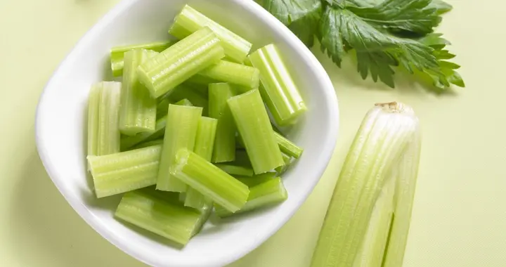 高血压多吃什么食物降压好？别再花钱买保健品，这3样菜市场就有