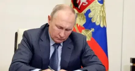 普京视察突然换上军装意在何为？解码俄乌战局背后的国际博弈信号