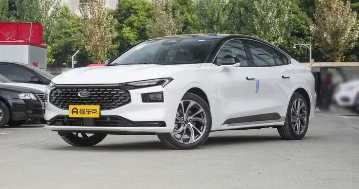 试过新蒙迪欧的2.0T爆261匹，才知道20万B级车，原来还可以这样选