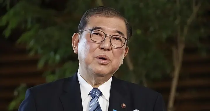 日本前首相曾一语惊人：中国不该独自对付美国，需赶紧跟两国合作