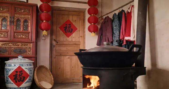 今日腊月十二迎福运，贴福祭神吃吉食，做好三事福满堂