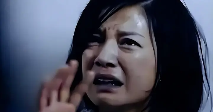 拔出萝卜带出泥！49岁赵薇近况被曝，原来圈内封杀只是冰山一角