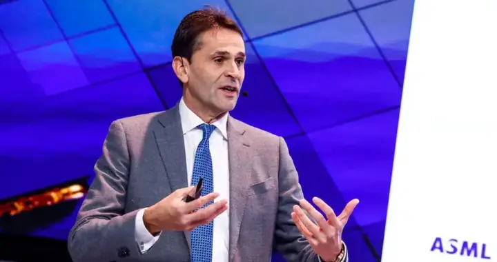 中国花巨资购入光刻机，阿斯麦称为十年前产品