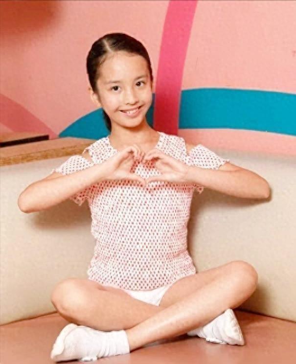 她是TVB御用童年，演了20多部剧，如今暴风生长超吸睛，想选港姐