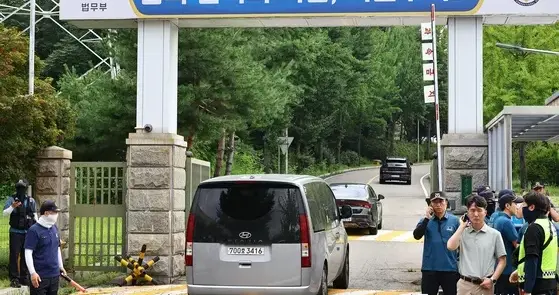 尹锡悦狱中敛财12亿！超总统李在明年薪4.6倍 议员怒批制度漏洞