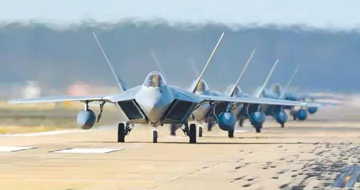 超级猛禽开倒车？加挂4个吊舱能否应对来自歼-20的压迫感！