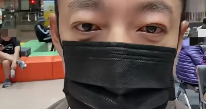 父爱从不缺席！汪小菲专程接机接回玥儿箖箖，久别重逢画面太治愈
