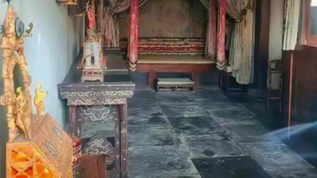 宝木闲谈：贵为太后，住得象狗窝。这跟山顶