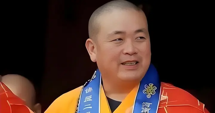 美女爆释永信猛料！姐妹住少林寺三天两晚，凌晨众人汇聚他的禅房