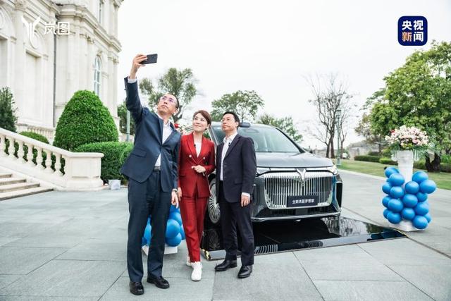 岚图汽车全品类将搭载华为乾崑智驾，2月19日梦想家发布新版型