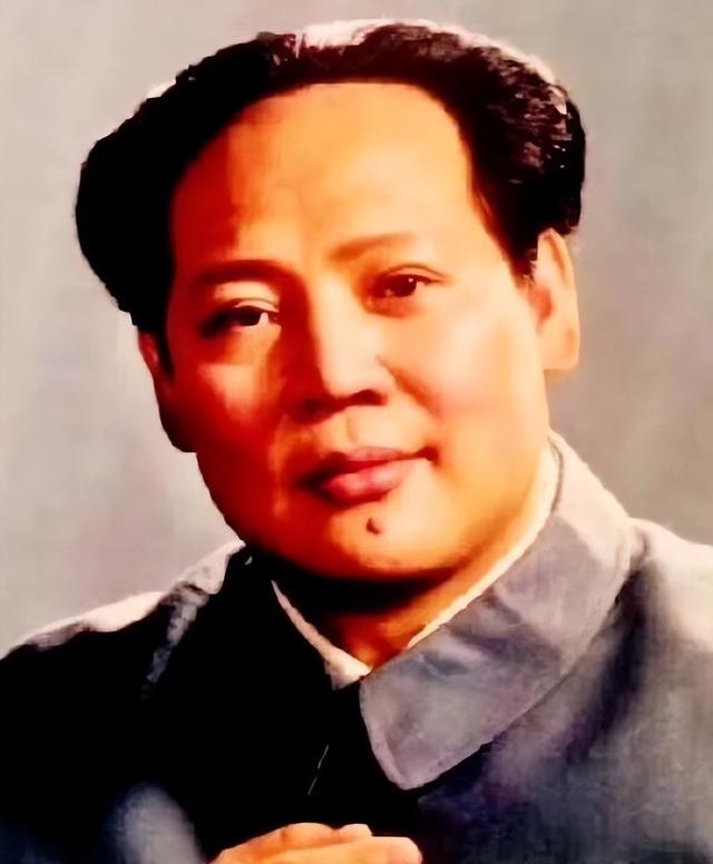 他能同时扮演三位伟人，第一次演江主席：要找知识分子的感觉