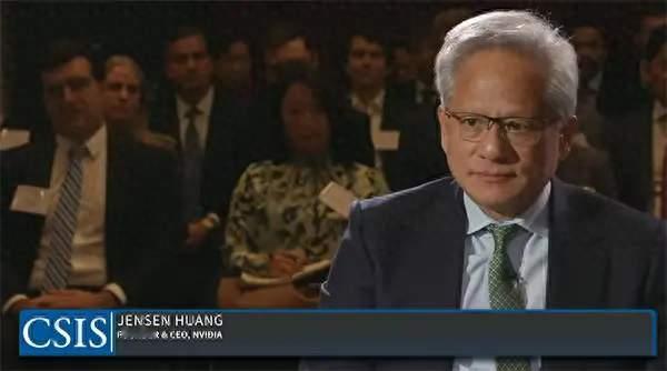 黄仁勋：美国基建能力远不如中国