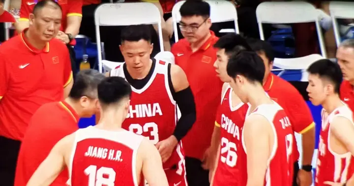 男篮三连胜后阵容大调整，两主力离队，召回胡明轩，后续仍会变动