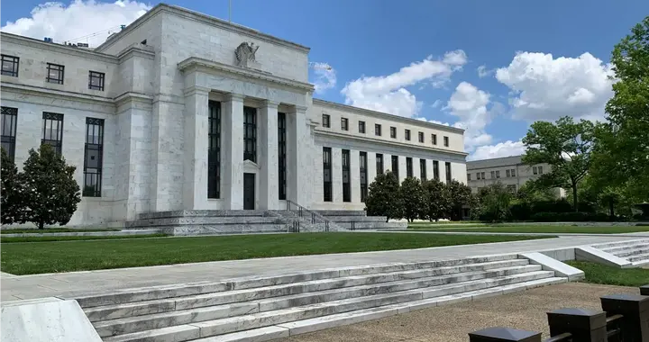 黄金暴跌，但瑞银却上调2026金价目标，背后赌的就是美债困境