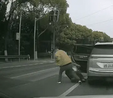 珠峰的天：夫妻俩得有多大的深仇啊？男子当