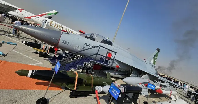 巴基斯坦媒体火力全开：抨击光辉一无是处的同时，枭龙迎来新订单