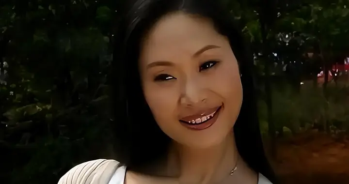 于文华：再婚嫁未婚小伙，25年没有生下孩子，如今的她幸福吗？