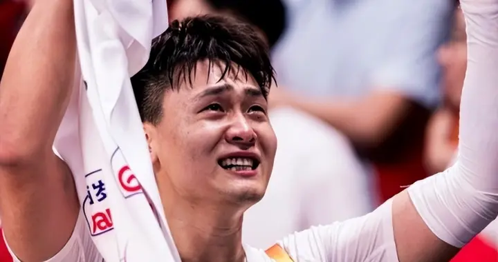 世预赛，中国男篮vs日本男篮，首发阵容预测，大概率是以下五位