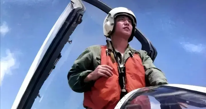 美国终于明白，当年故意在南海撞击中国战机，中国为何不反击？
