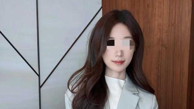 林同學pro：被院长锁在办公室猥亵后，她