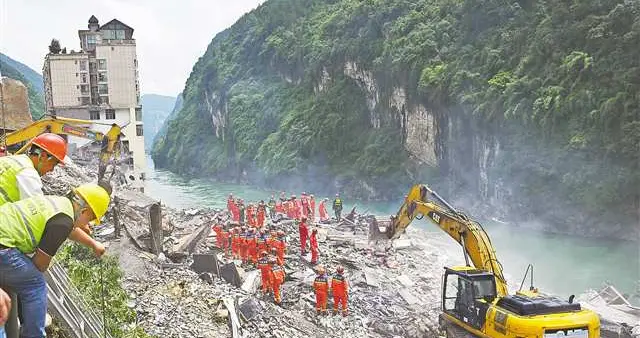 彭水崩塌1.8万立方米，官方为何定性为大型且担忧5000方危岩
