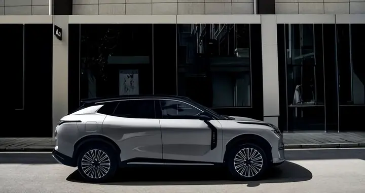 不止于美，领克08 EM-P以硬核安全守护每一程