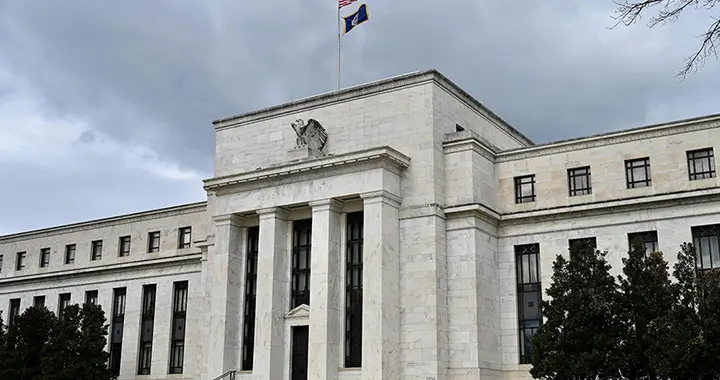 美国政府告诉全国老百姓，做好勒紧裤腰带的准备