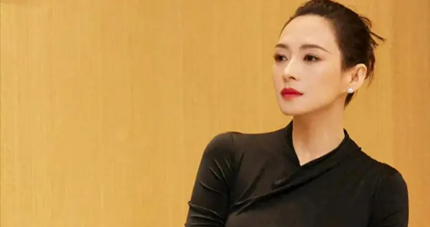 46岁章子怡的“豪宅”火了，自耕自足，充满烟火气，很幸福