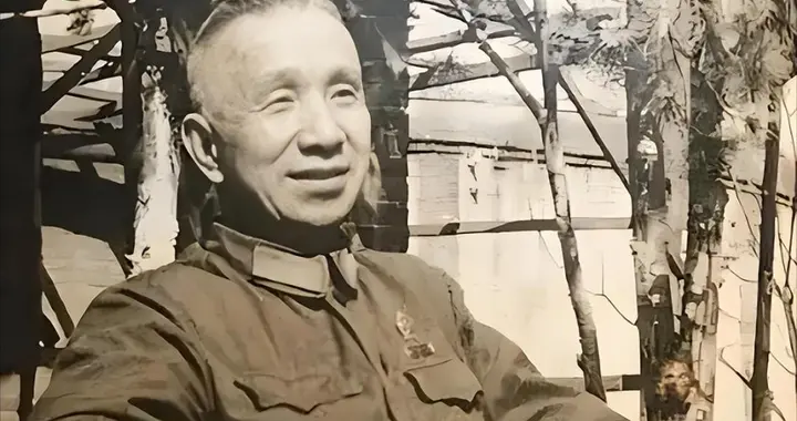 1981年粟裕因病住院，见到堂弟粟多瑛后，问：后山那片枫树还在吗