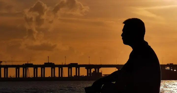 为什么中年男人去KTV必点《海阔天空》？看完泪目