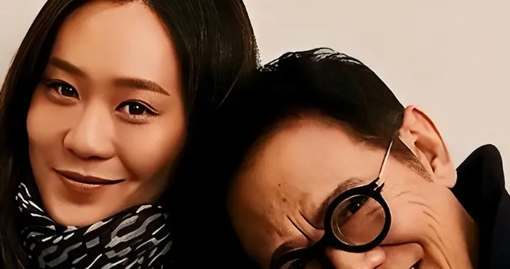 想不到，离婚36年的李连杰，给63岁的黄秋燕，留了一手“好牌”