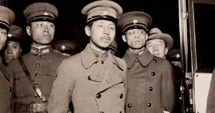 1930年，东北军士兵抱怨：为什么杂牌军先发钱，张学良：我的智慧
