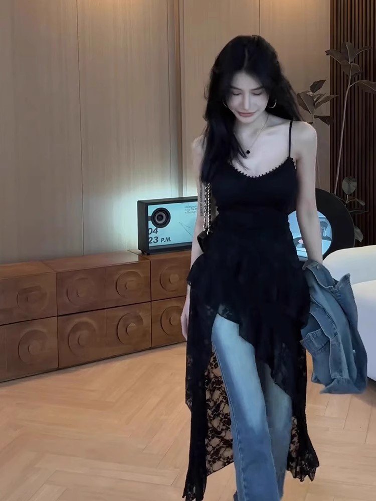 纯欲黑色v领无袖吊带连衣裙女夏季海边穿搭