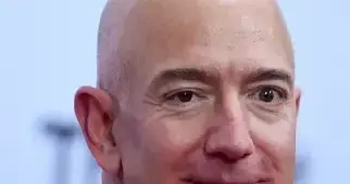 杰夫·贝佐斯：从车库卖书到世界首富，反人性逻辑干出2.4万亿帝国