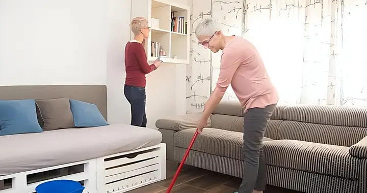 多名医生呼吁：超过65岁的老人，宁可在家做家务，也别出去干这些