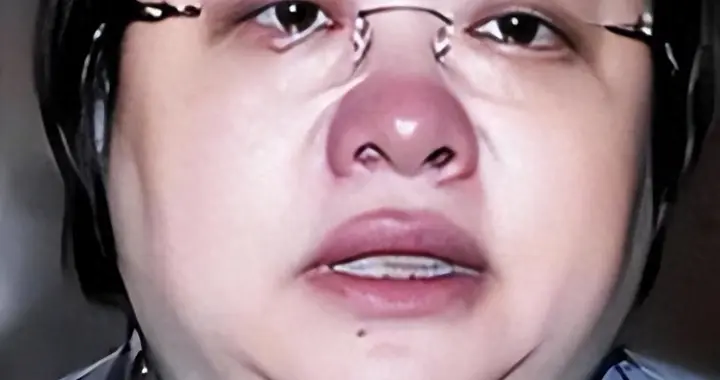 韩红走个面后被扒新问题，基金会高管年薪曝光，难怪张越相互力挺