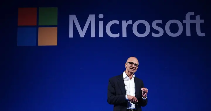 政府造产业，企业跑赛道：AI时代的产业政策与企业战略的互补关系